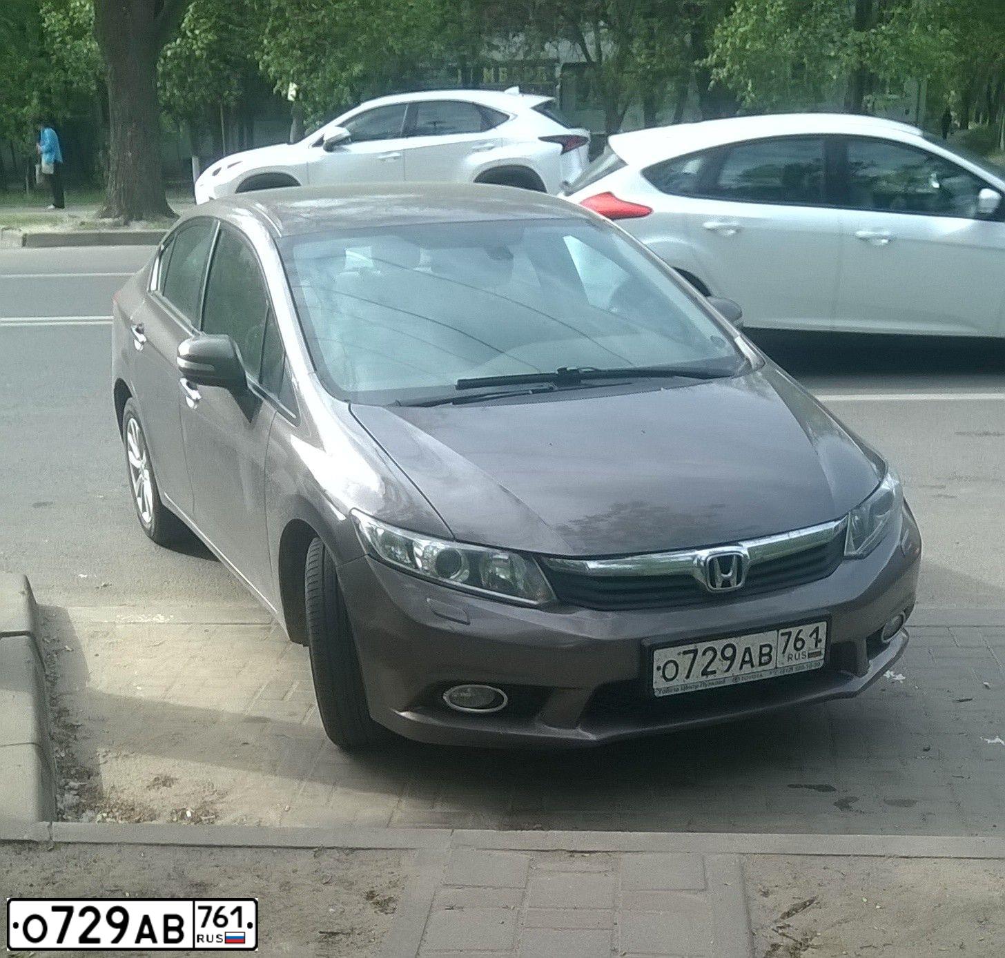 Фото автомобиля HONDA CIVIC, 2012 — госномер О729АВ761. Цвет: СЕРО-КОРИЧНЕВЫЙ
