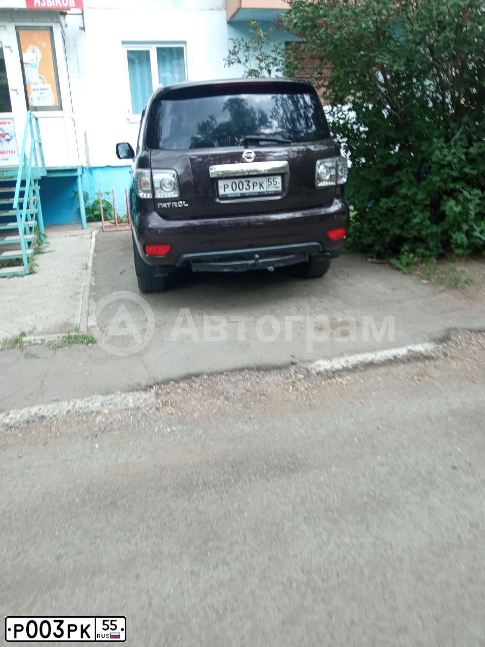 Фото автомобиля NISSAN PATROL, 2010 — госномер Е009КХ44. Цвет: ТЕМНО-БОРДОВЫЙ
