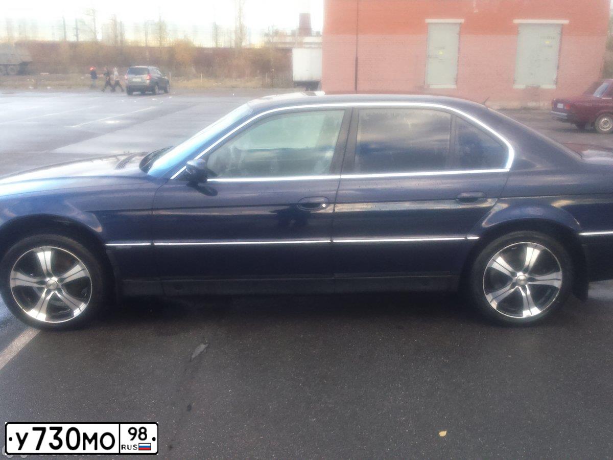 Фото автомобиля BMW SERIE 7, 1995 — госномер У730МО98. Цвет: синий