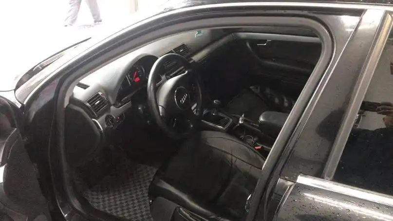 Фото автомобиля AUDI A4, 2001 — госномер У268УР43. Цвет: ЧЕРНЫЙ