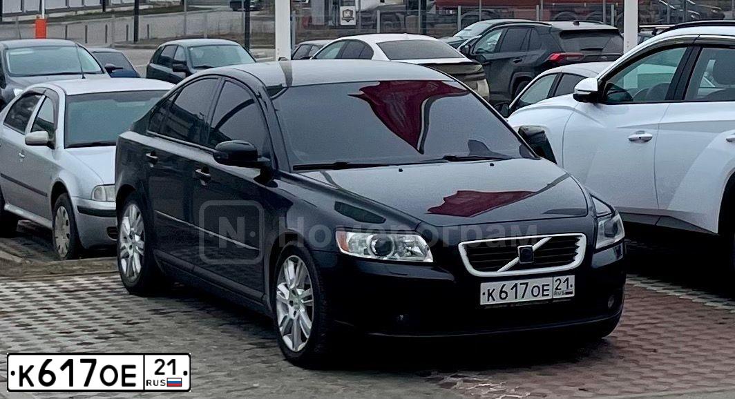 Фото автомобиля VOLVO S40, 2008 — госномер К617ОЕ21. Цвет: ЧЕРНЫЙ
