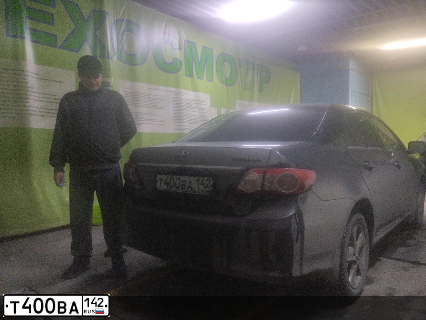 Фото автомобиля TOYOTA COROLLA, 2012 — госномер Т400ВА142. Цвет: ЧЕРНЫЙ