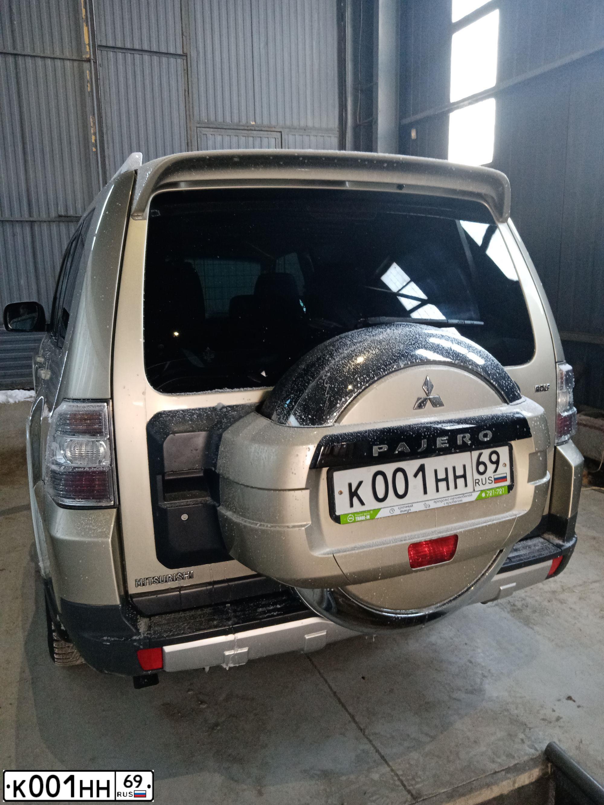 Фото автомобиля MITSUBISHI PAJERO, 2008 — госномер У644УА69. Цвет: БЕЖЕВЫЙ