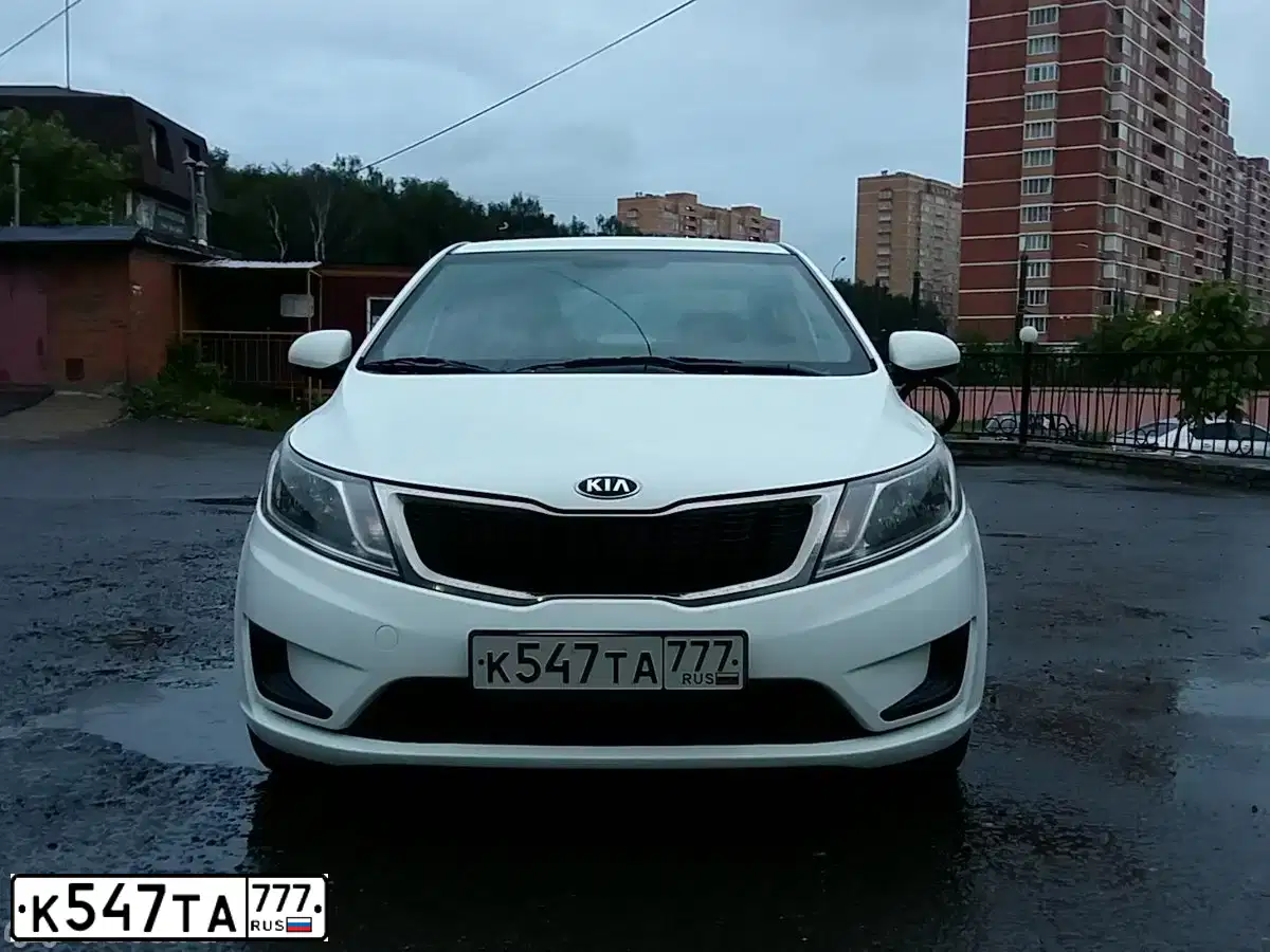 Фото автомобиля KIA RIO, 2013 — госномер Х499МВ37. Цвет: Белый