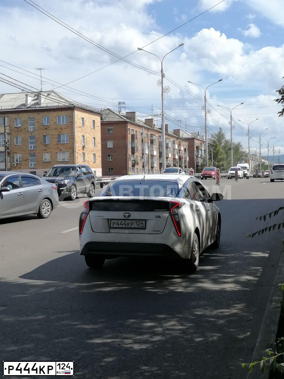 Фото автомобиля BMW 525, 2005 — госномер С172МА138. Цвет: Серый