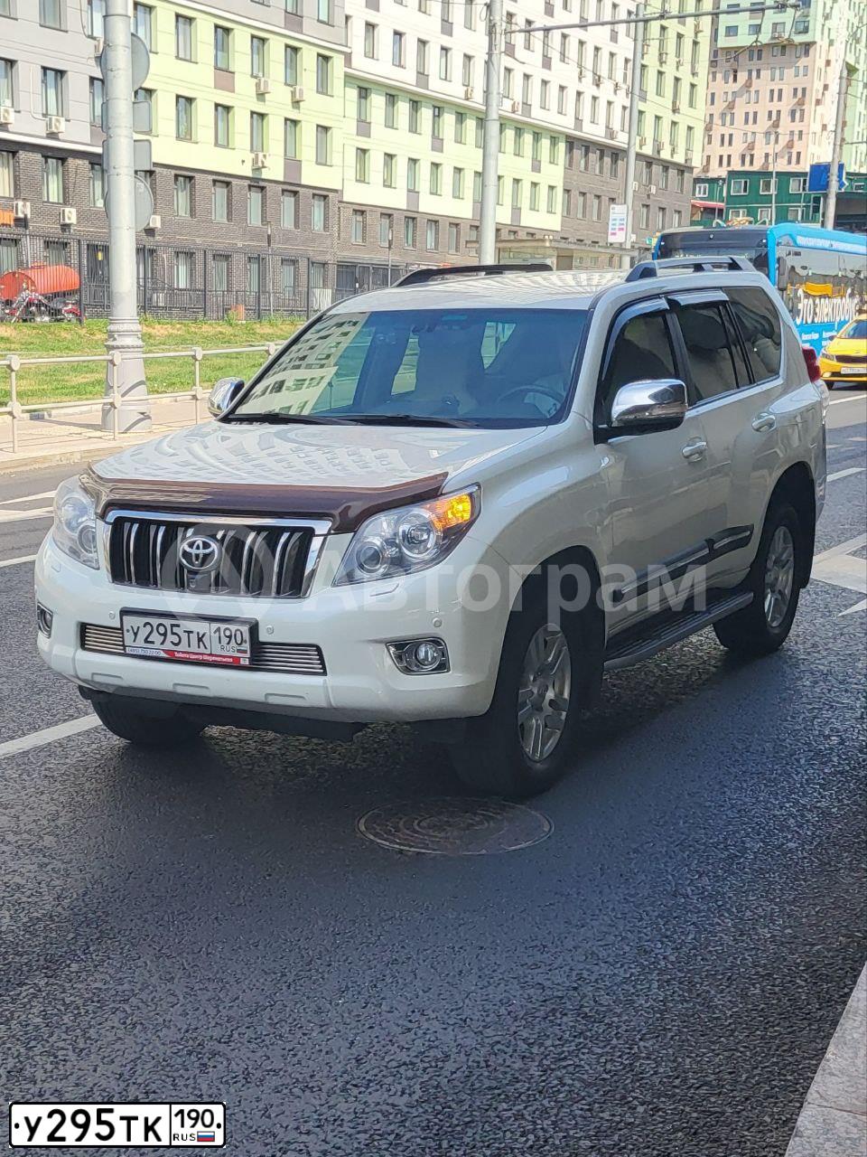 Фото автомобиля TOYOTA LAND CRUISER, 2012 — госномер Р747РА68