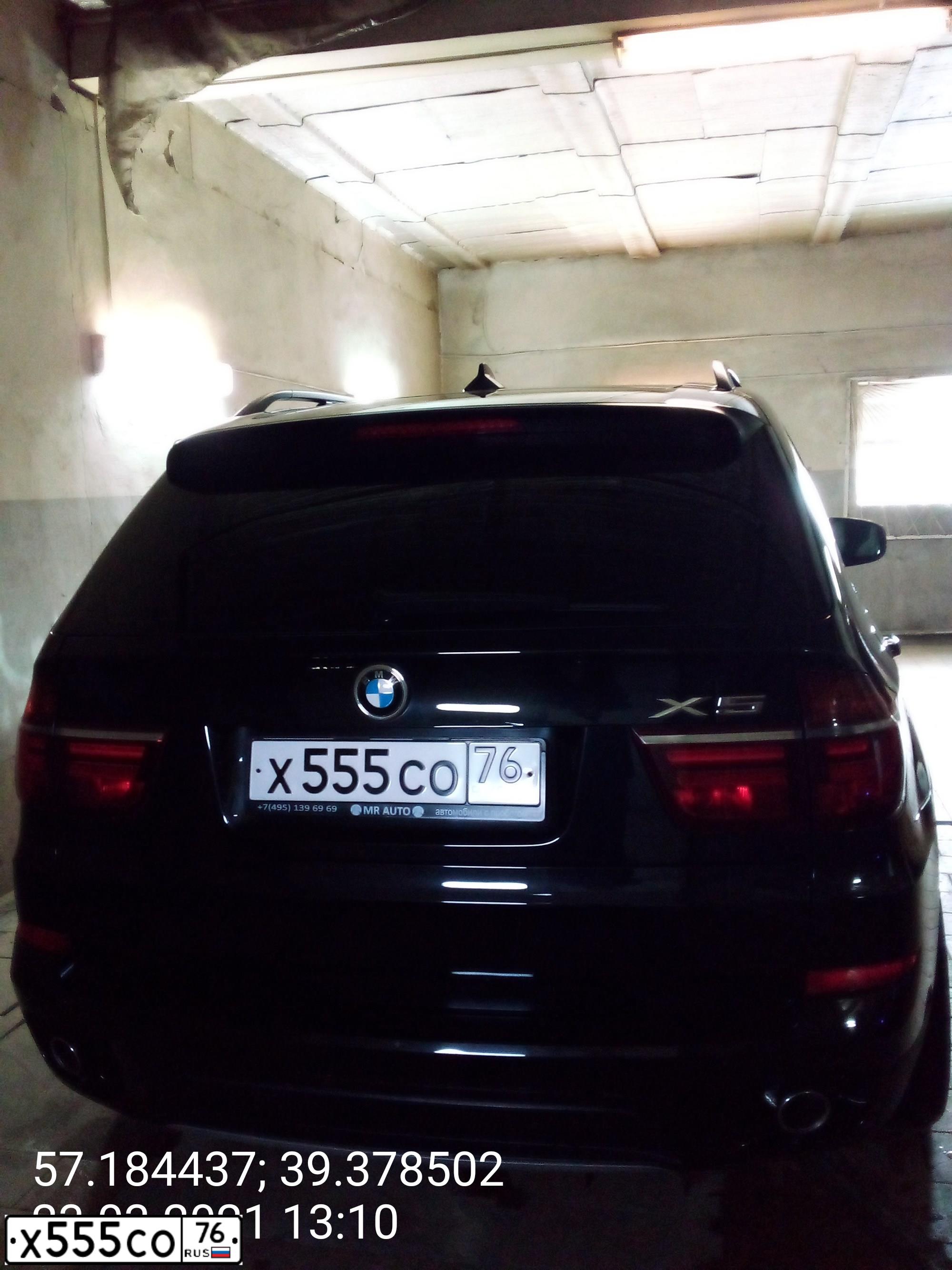 Фото автомобиля BMW X5, 2012 — госномер А600УТ190. Цвет: ЧЕРНЫЙ