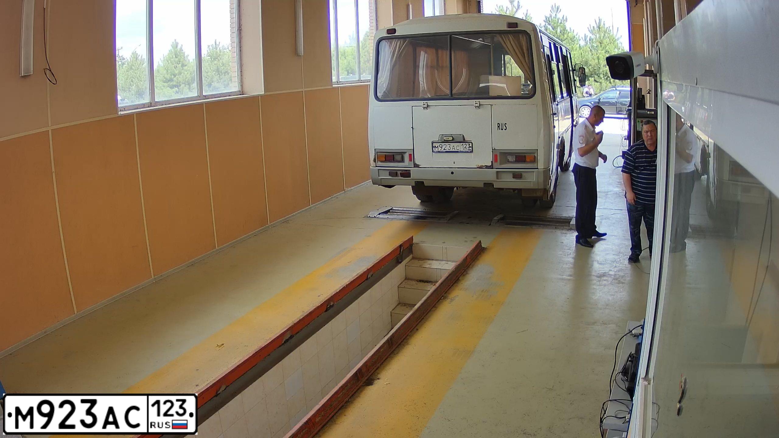 Фото автомобиля PAZ 3205, 2008 — госномер М923АС123. Цвет: Белый