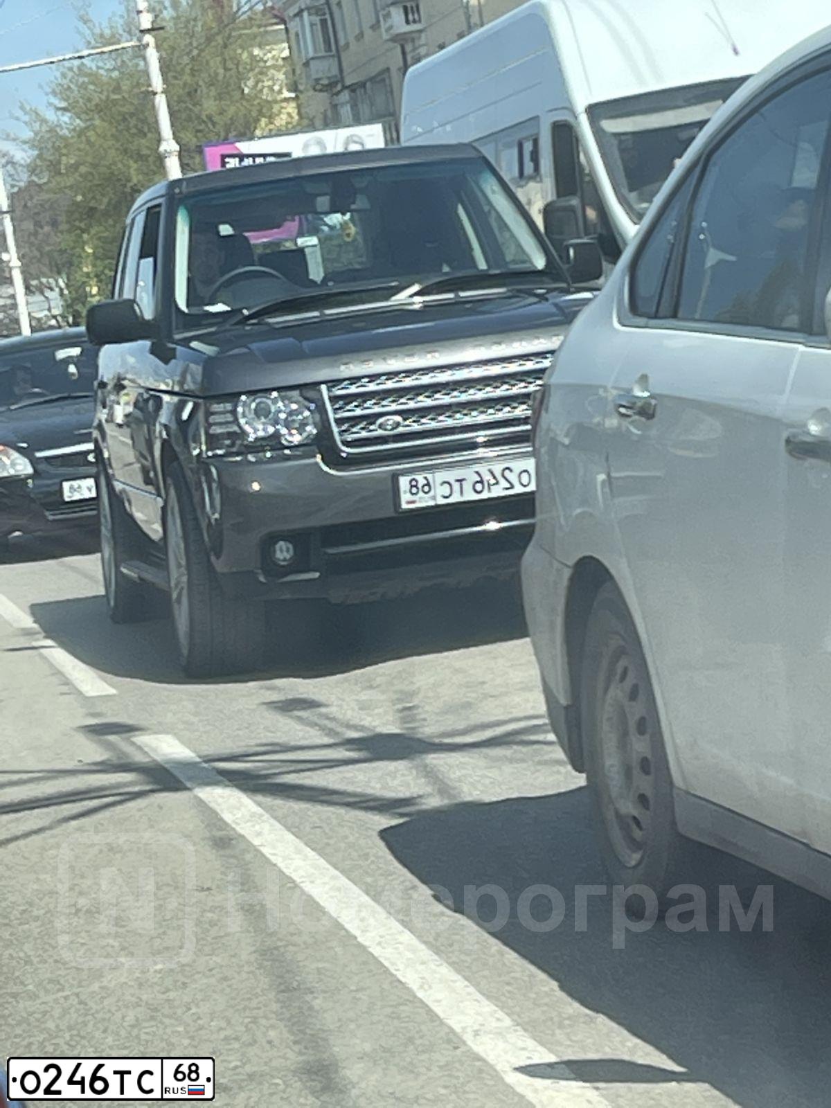 Фото автомобиля LAND ROVER RANGE ROVER VOGUE, 2002 — госномер В444МЕ51. Цвет: СЕРЫЙ