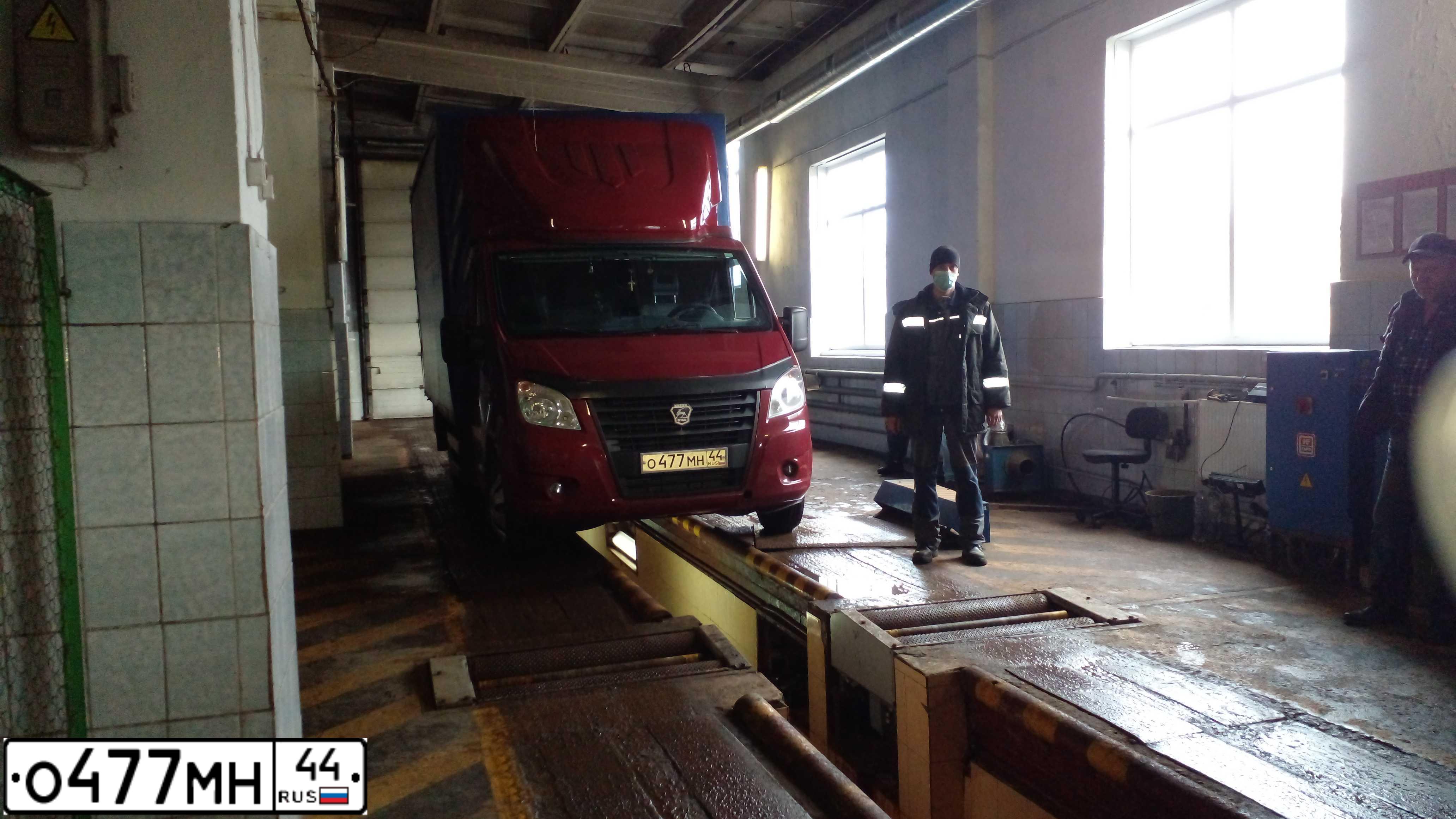 Фото автомобиля GAZ 3009, 2014 — госномер В422РН790. Цвет: ВИШНЕВЫЙ