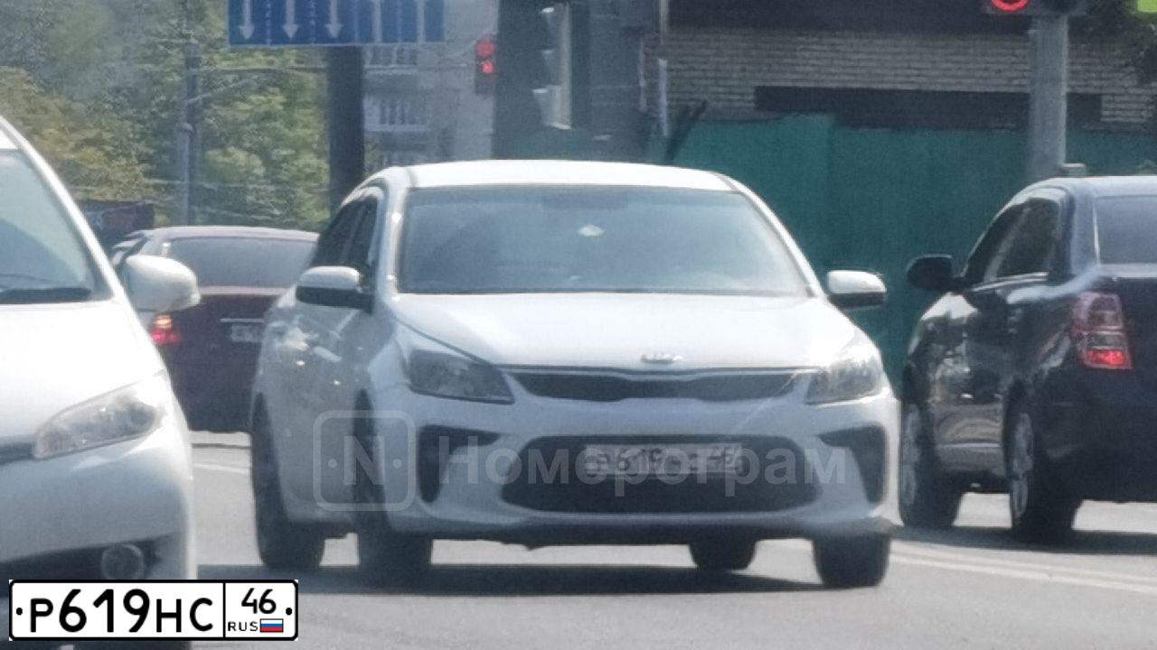 Фото автомобиля KIA RIO, 2018 — госномер Р619НС46. Цвет: Белый