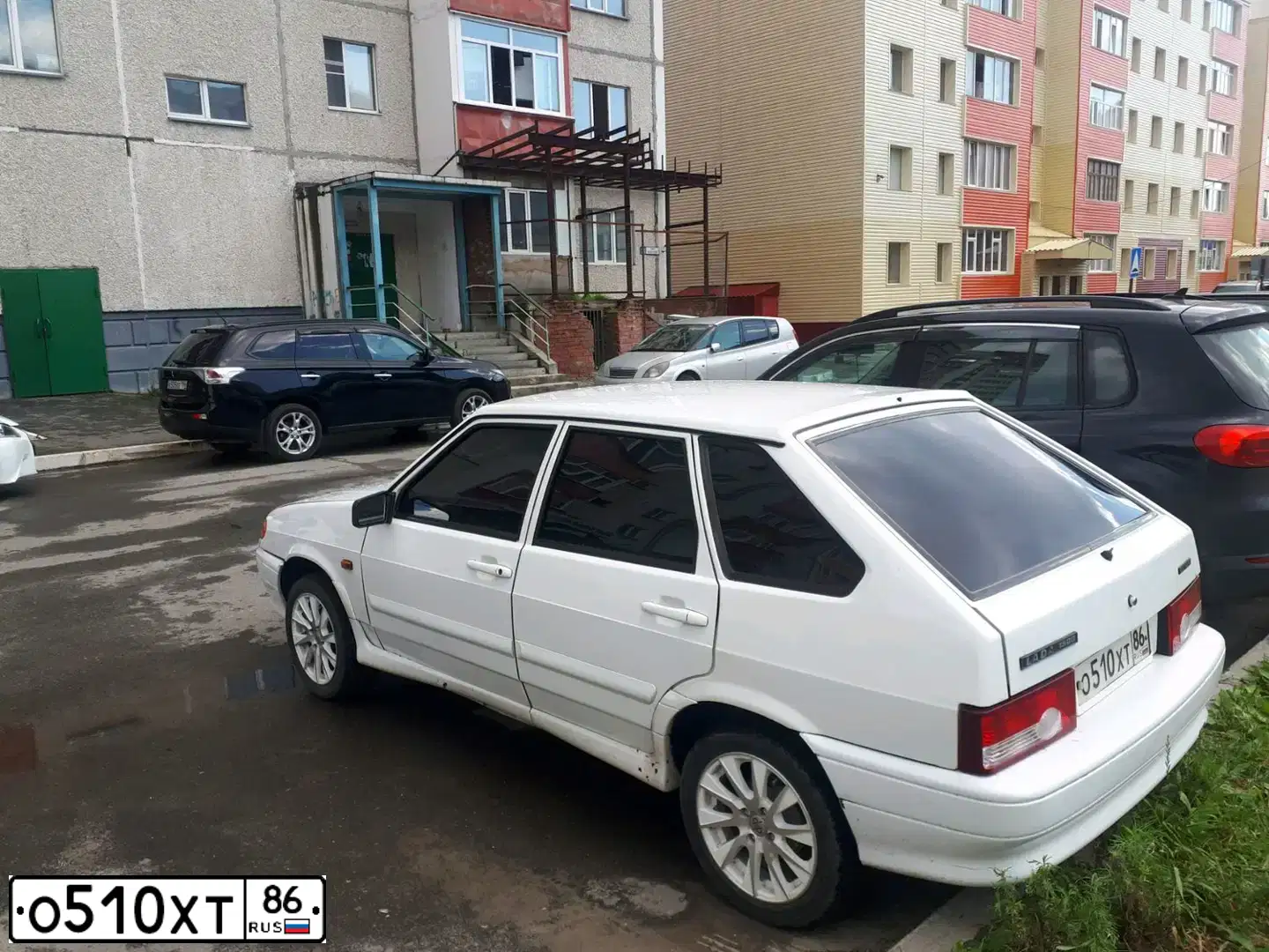 Фото автомобиля LADA 2114 SAMARA, 2012 — госномер Р565НВ70. Цвет: Белый