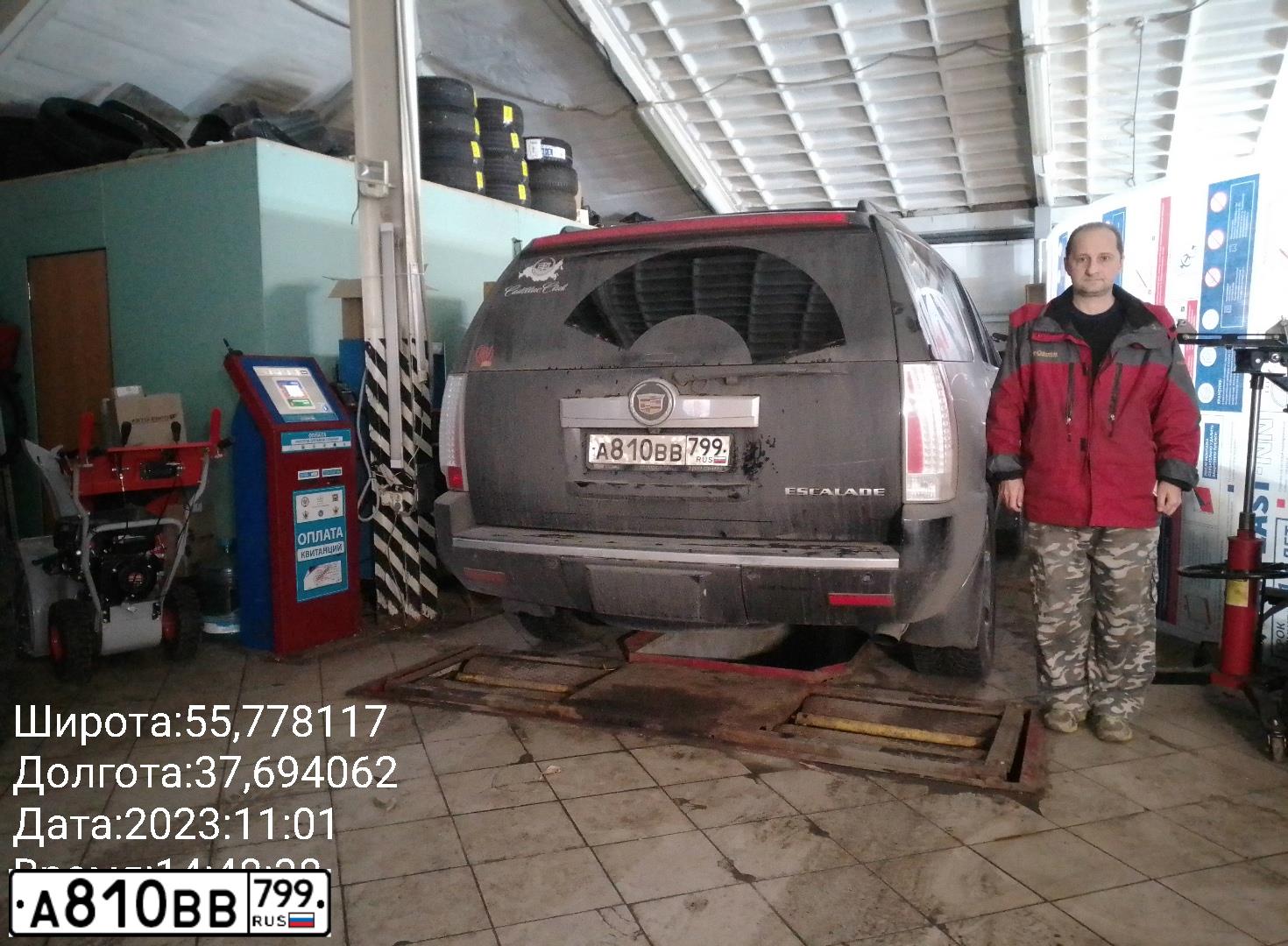 Фото автомобиля CADILLAC ESCALADE, 2008 — госномер А810ВВ799. Цвет: ЧЕРНЫЙ