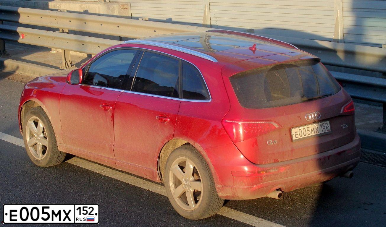 Фото автомобиля AUDI Q5, 2011 — госномер Е005МХ152. Цвет: ТЕМНО-КРАСНЫЙ