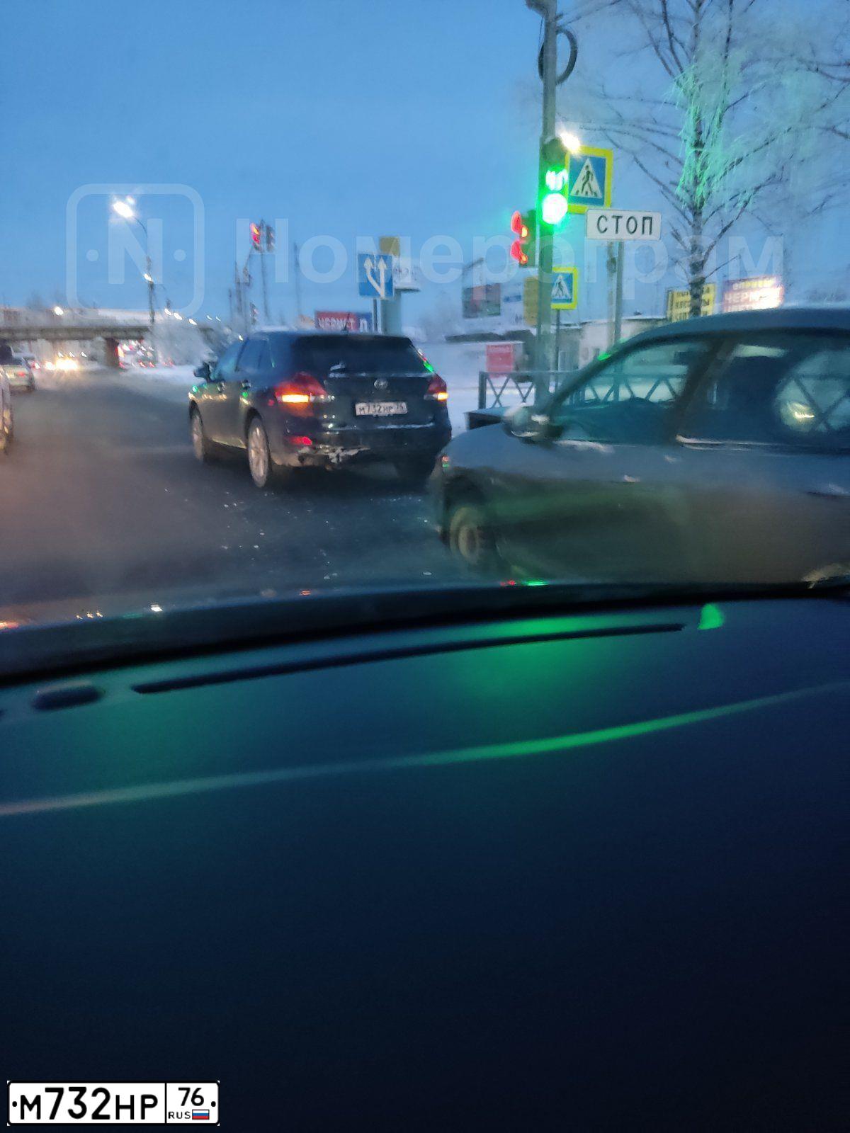 Фото автомобиля TOYOTA VENZA, 2013 — госномер М732НР76. Цвет: ЧЕРНЫЙ