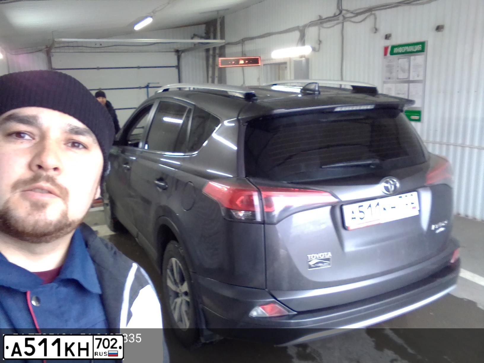 Фото автомобиля TOYOTA RAV4, 2016 — госномер В114ОУ702. Цвет: Серый