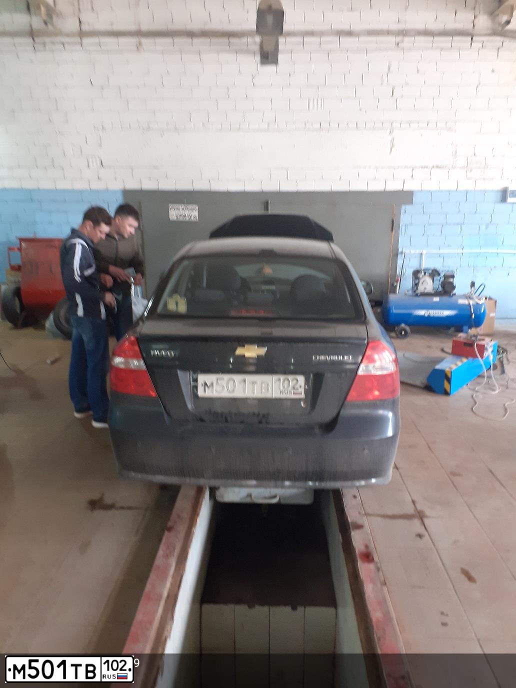 Фото автомобиля CHEVROLET AVEO, 2010 — госномер М501ТВ102. Цвет: ЧЕРНЫЙ