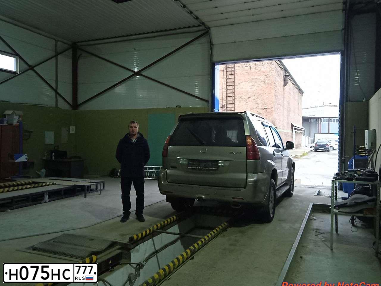 Фото автомобиля LEXUS GX, 2002 — госномер У444ЕУ177. Цвет: ЗОЛОТИСТЫЙ