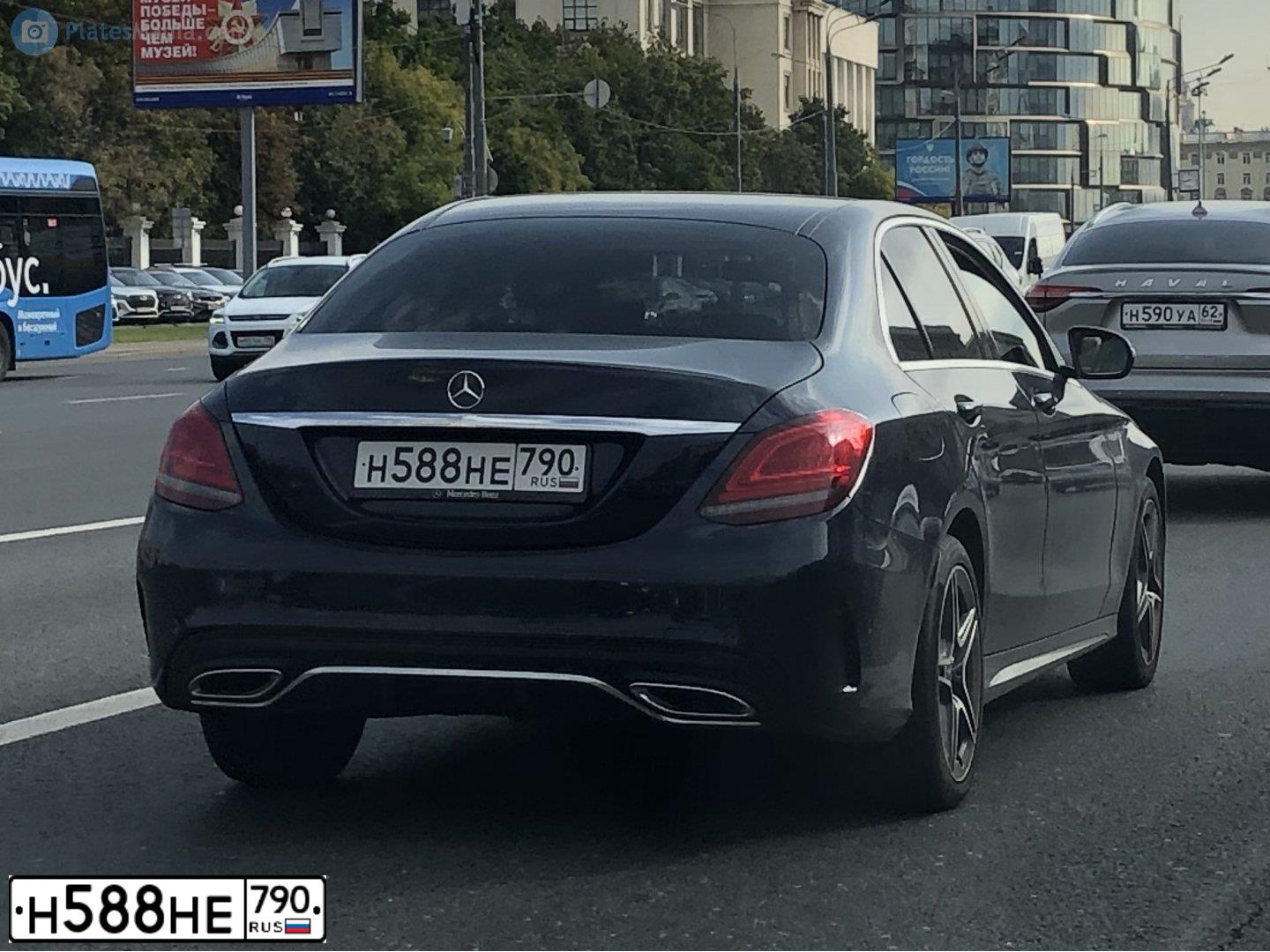 Фото автомобиля MERCEDES-BENZ C180, 2018 — госномер Н581АУ250. Цвет: синий