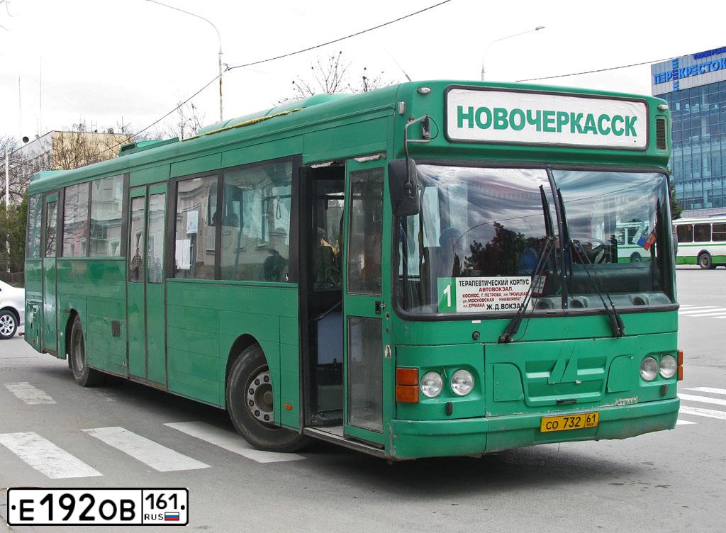 Фото автомобиля VOLVO B10, 1995 — госномер Е192ОВ161. Цвет: ЗЕЛЕНЫЙ