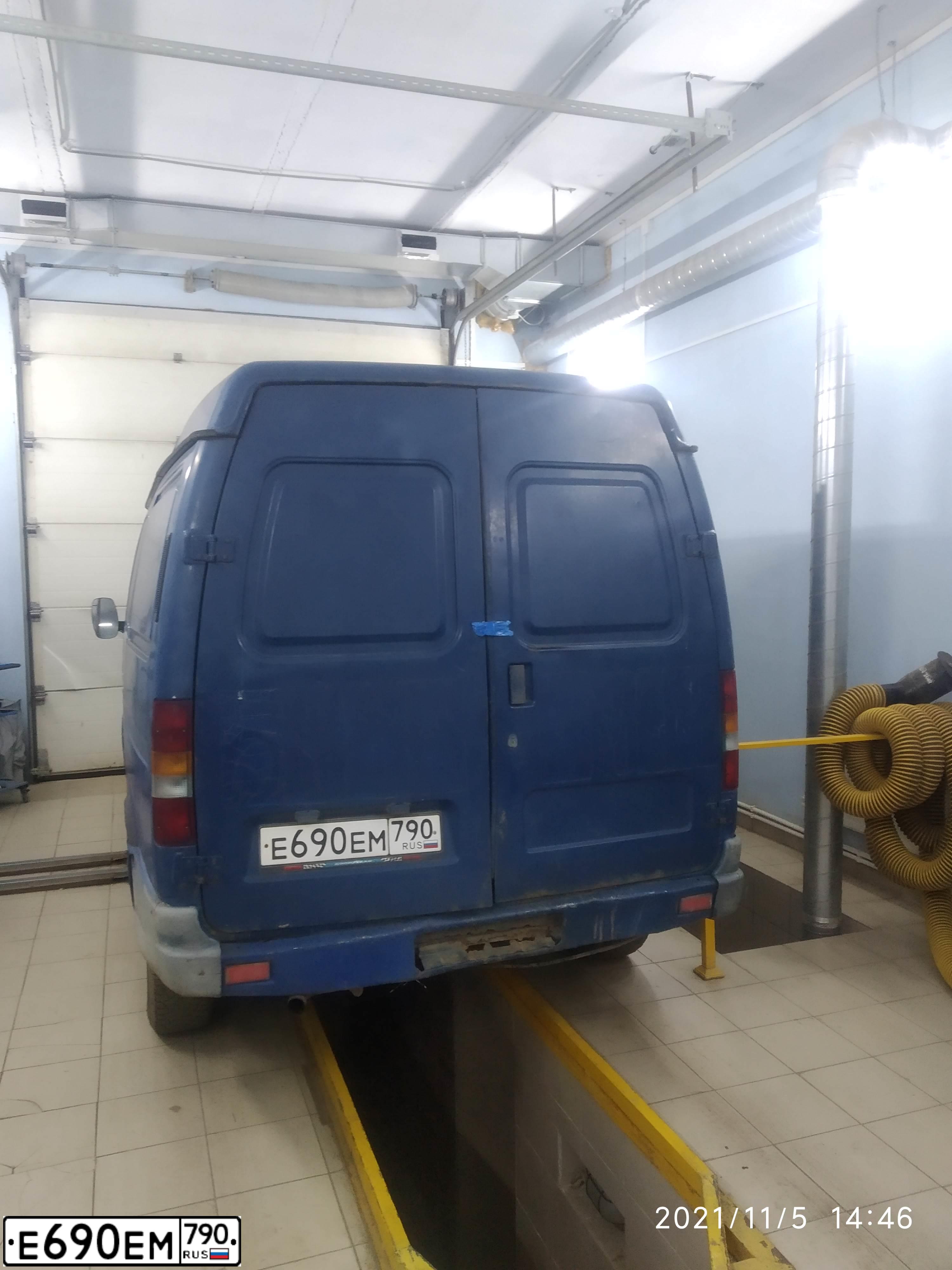 Фото автомобиля GAZ 2752 SOBOL, 2003 — госномер Е690ЕМ790. Цвет: БАЛТИКА (СИНИЙ)
