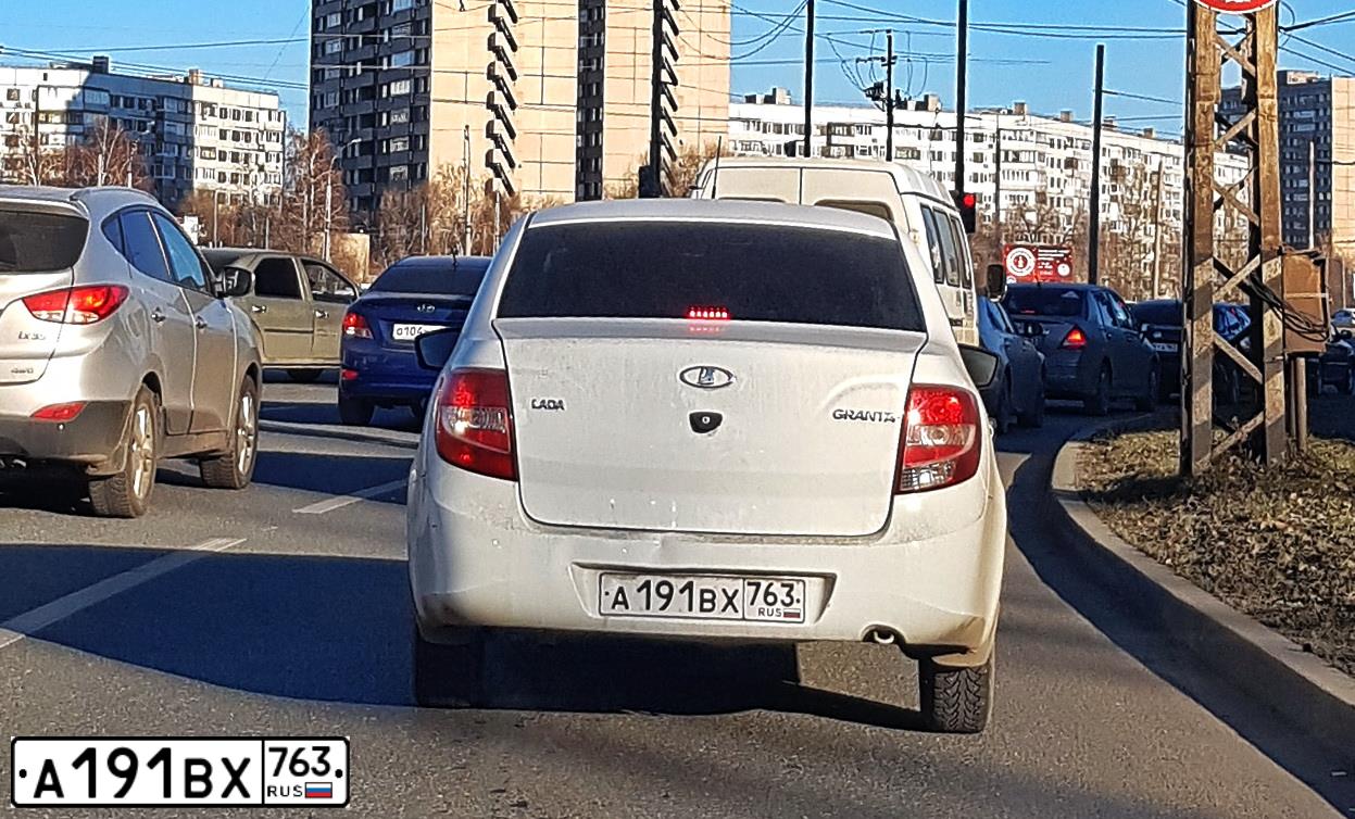 Фото автомобиля LADA 2190 GRANTA, 2018 — госномер А194ВХ763. Цвет: БЕЛЫЙ