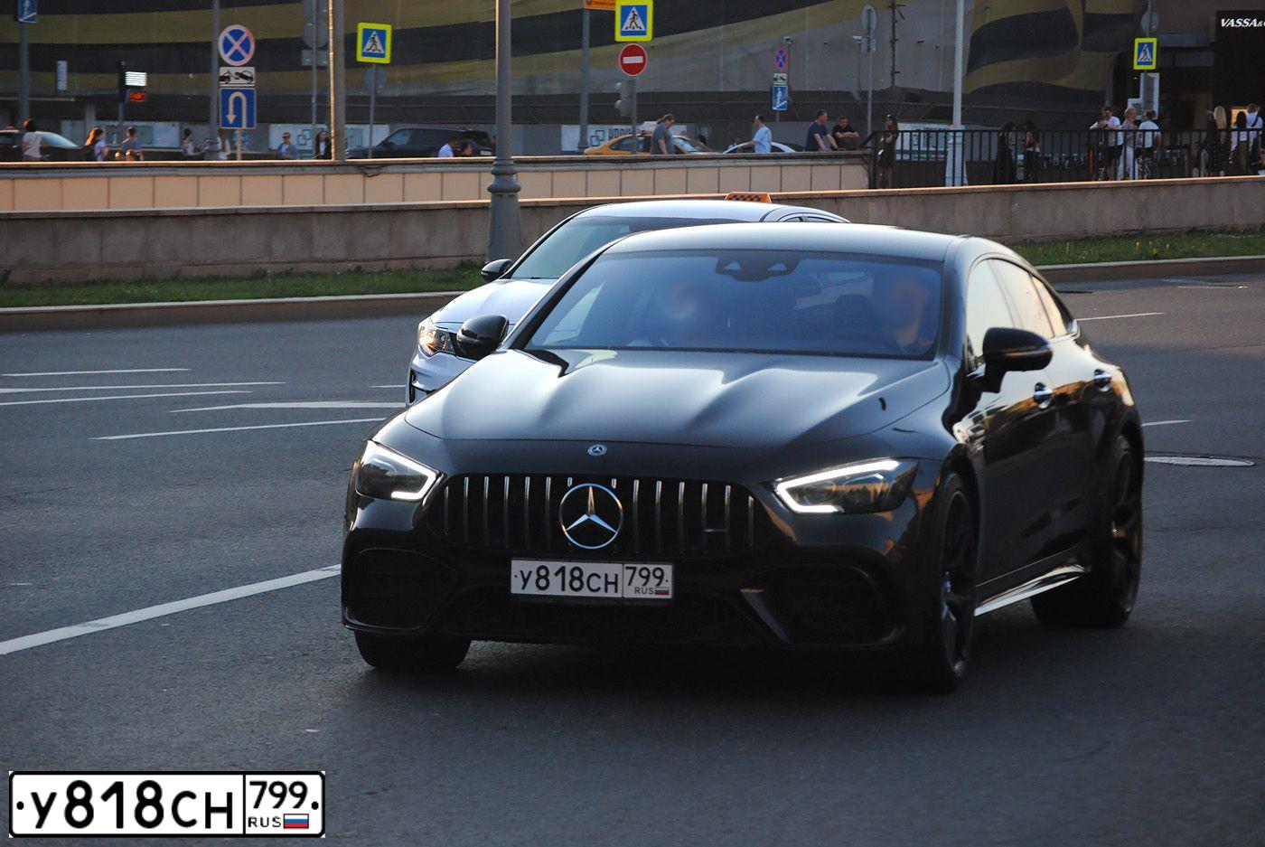 Фото автомобиля AUDI Q3, 2019 — госномер У878СН799. Цвет: ГОЛУБОЙ