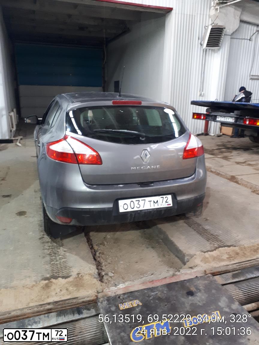 Фото автомобиля RENAULT MEGANE, 2012 — госномер О037ТМ72. Цвет: ТЕМНО-СЕРЫЙ