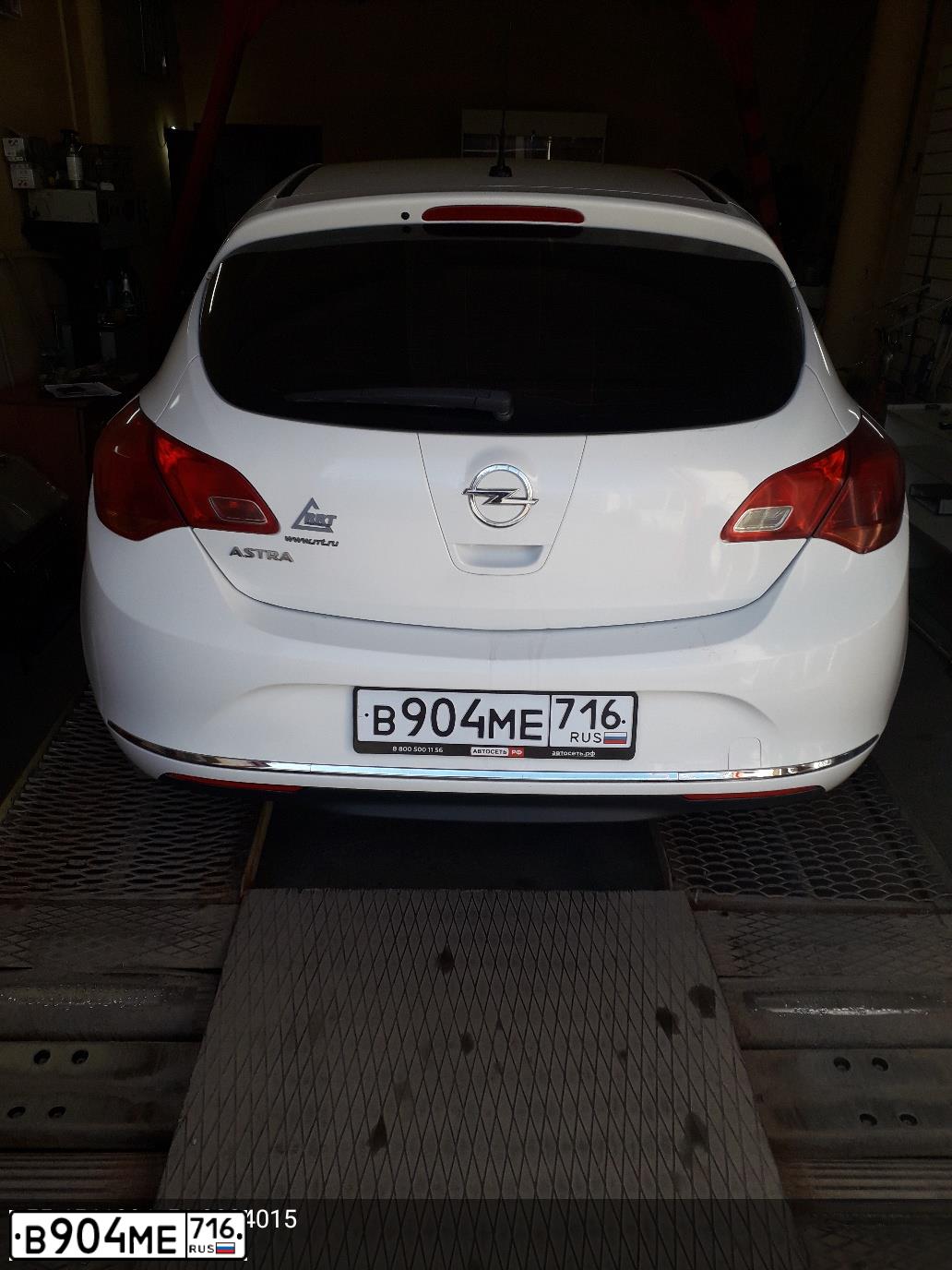 Фото автомобиля OPEL ASTRA, 2012 — госномер В904МЕ716. Цвет: Белый