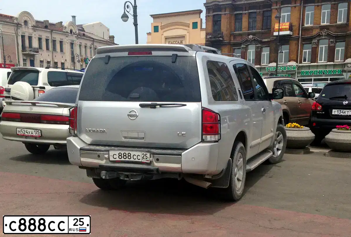 Фото автомобиля VOLKSWAGEN TOUAREG, 2020 — госномер С888СС25. Цвет: СЕРЫЙ