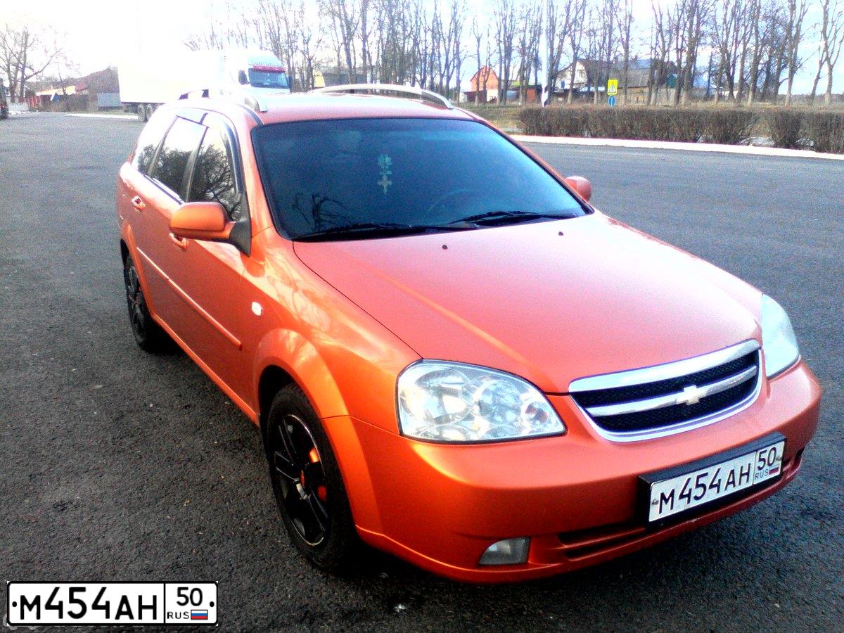 Фото автомобиля CHEVROLET LACETTI, 2007 — госномер М454АН50. Цвет: ОРАНЖЕВЫЙ