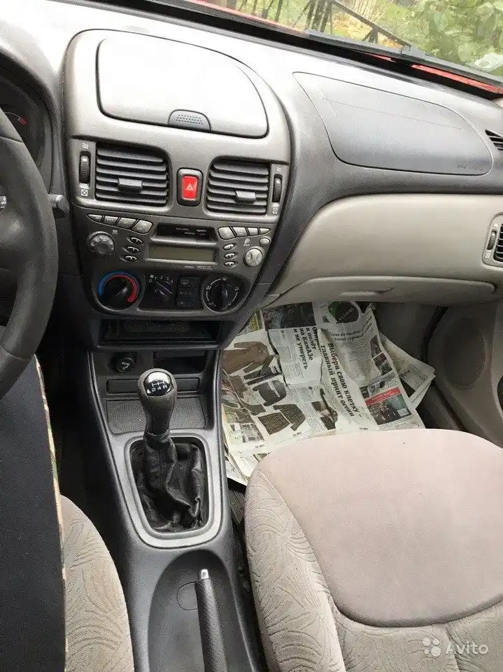Фото автомобиля NISSAN ALMERA, 2000 — госномер Х770ТК178. Цвет: Красный