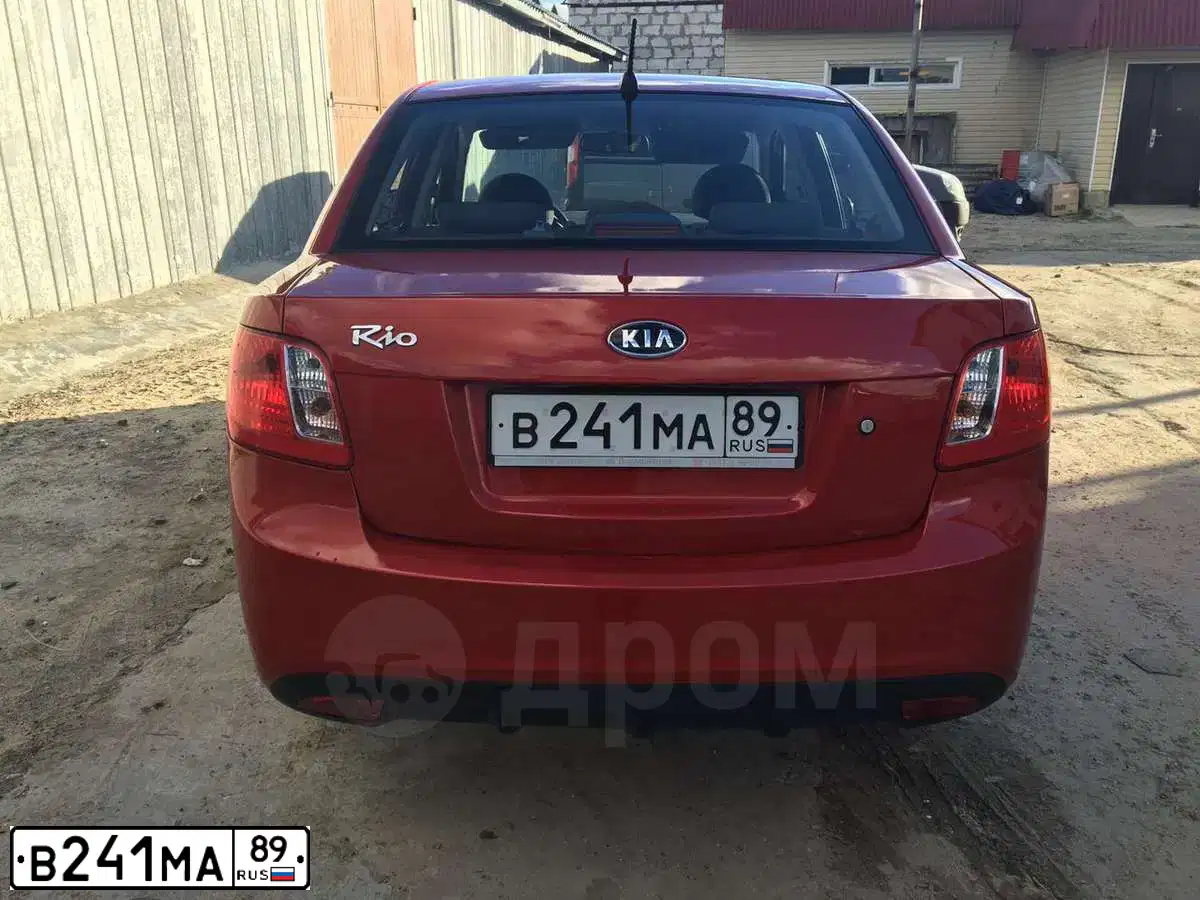 Фото автомобиля KIA RIO, 2010 — госномер Е785НР186. Цвет: Красный