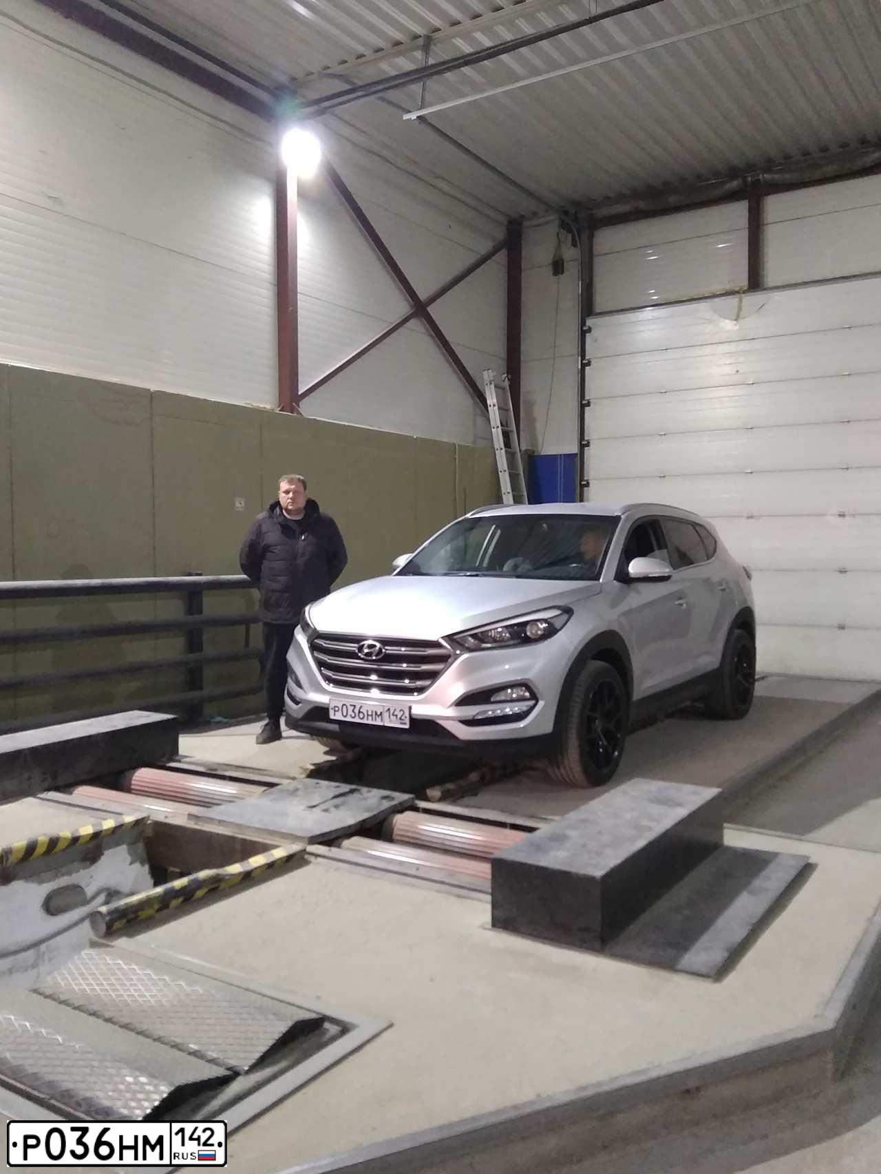 Фото автомобиля HYUNDAI TUCSON, 2018 — госномер Р036НМ142. Цвет: Серебристый