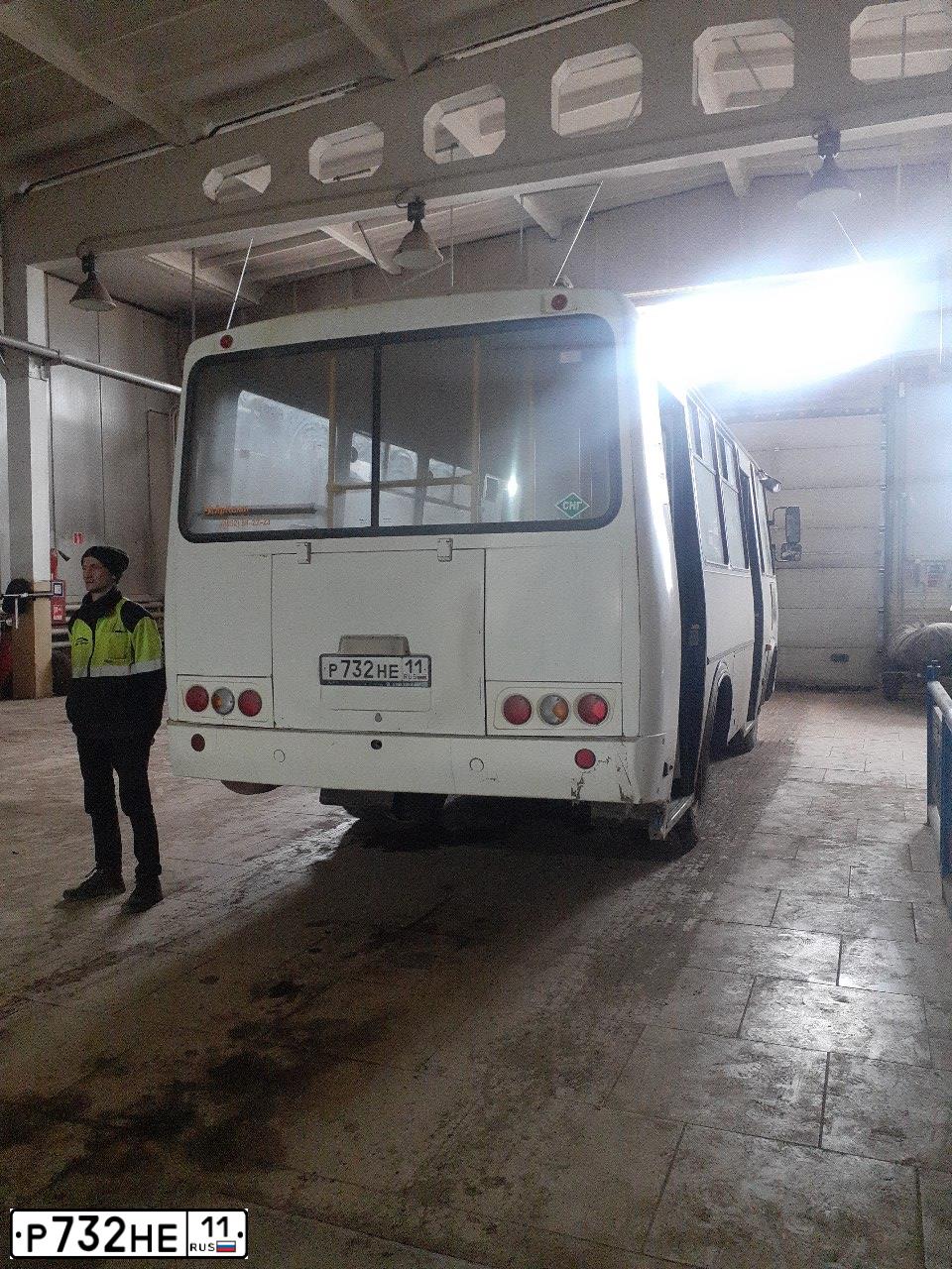 Фото автомобиля PAZ 3205, 2019 — госномер Р732НЕ11. Цвет: Белый
