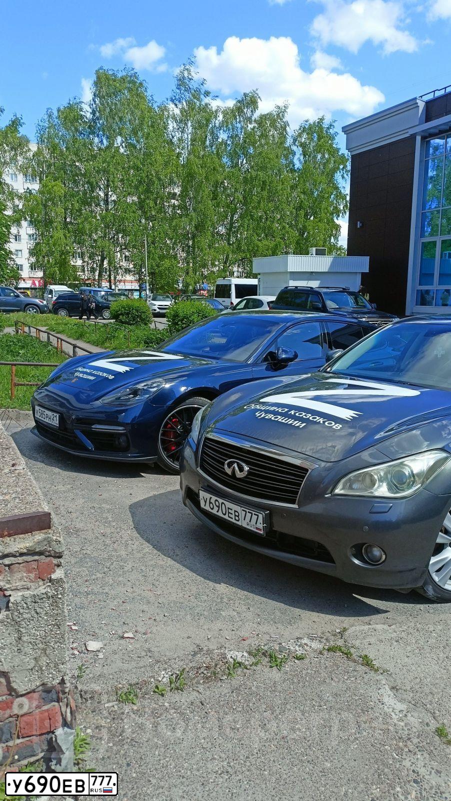 Фото автомобиля INFINITI M, 2011 — госномер У690ЕВ777. Цвет: СЕРЫЙ