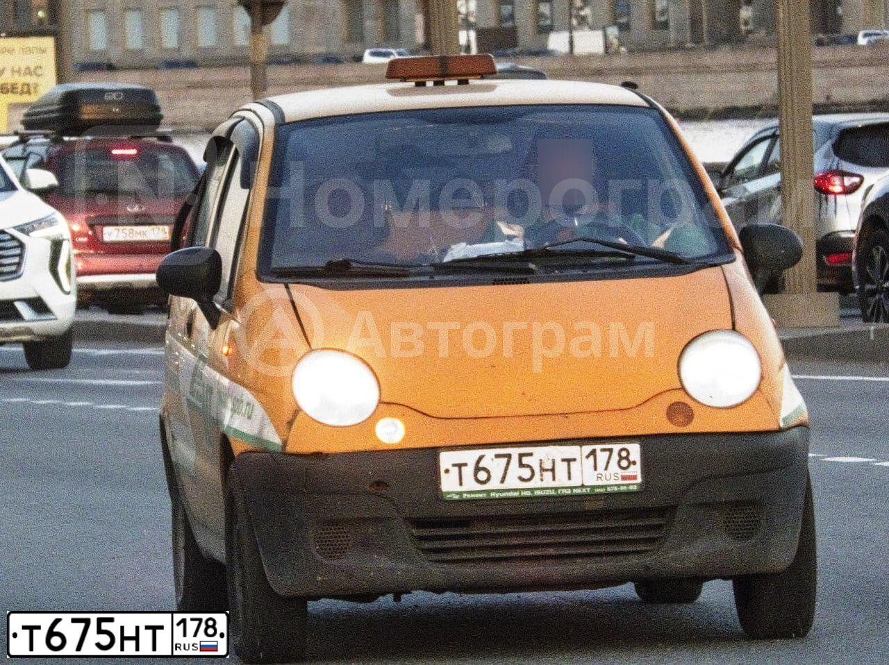 Фото автомобиля NISSAN TERRANO, 2015 — госномер Т675НТ178. Цвет: ЧЕРНЫЙ