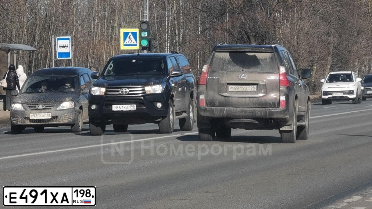 Фото автомобиля LEXUS GX, 2012 — госномер Е491ХА198. Цвет: бронзовый