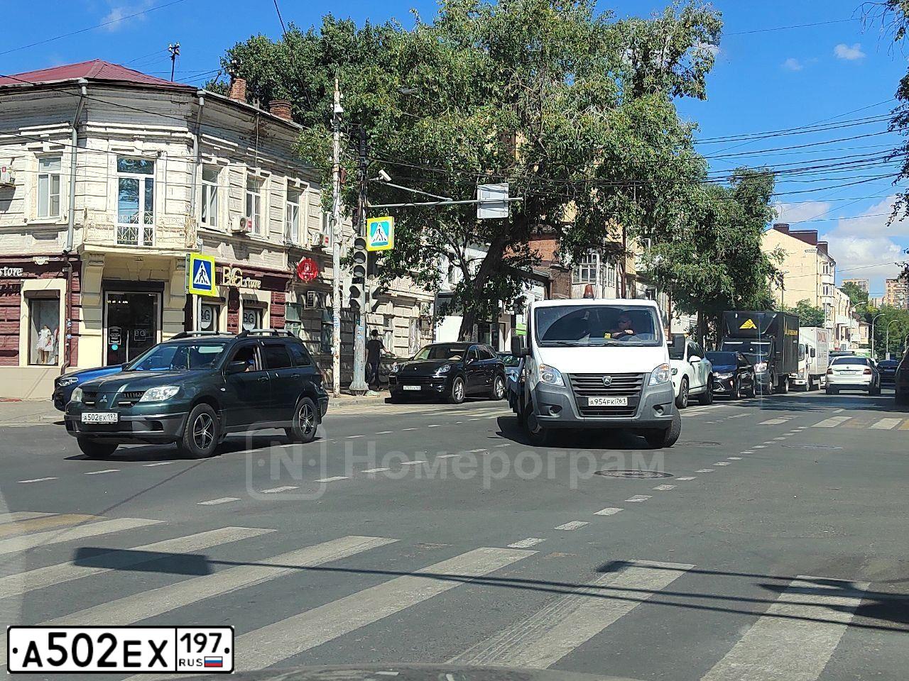 Фото автомобиля RENAULT LAGUNA, 2008 — госномер Р798ТВ178