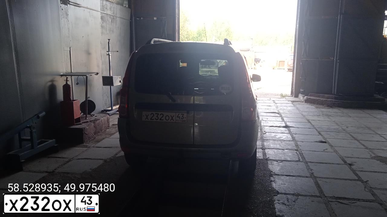 Фото автомобиля LADA LARGUS, 2014 — госномер Х232ОХ43. Цвет: СЕРО-БЕЖЕВЫЙ