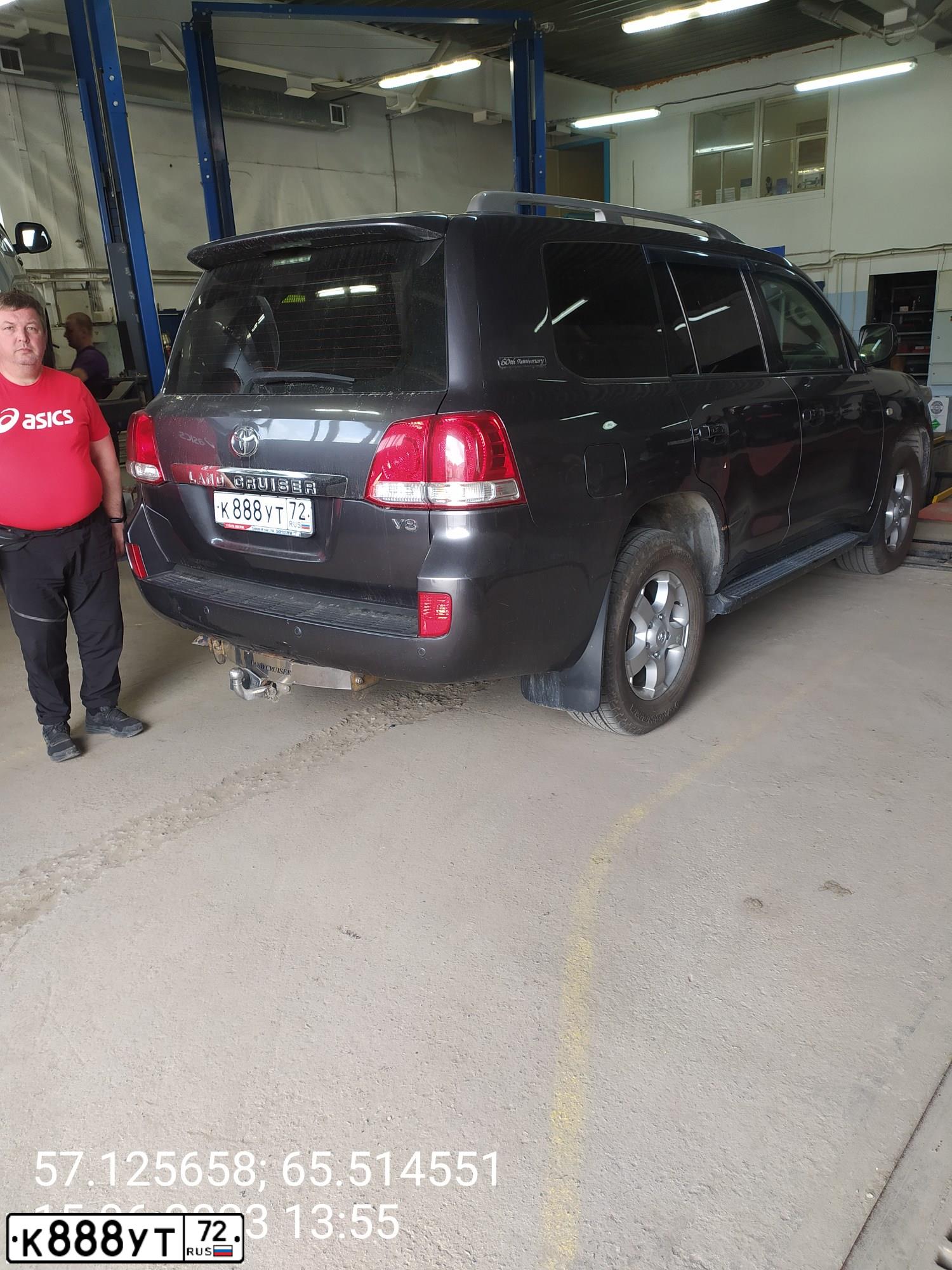 Фото автомобиля TOYOTA LANDCRUISER 200, 2008 — госномер К888УТ72. Цвет: СЕРЫЙ