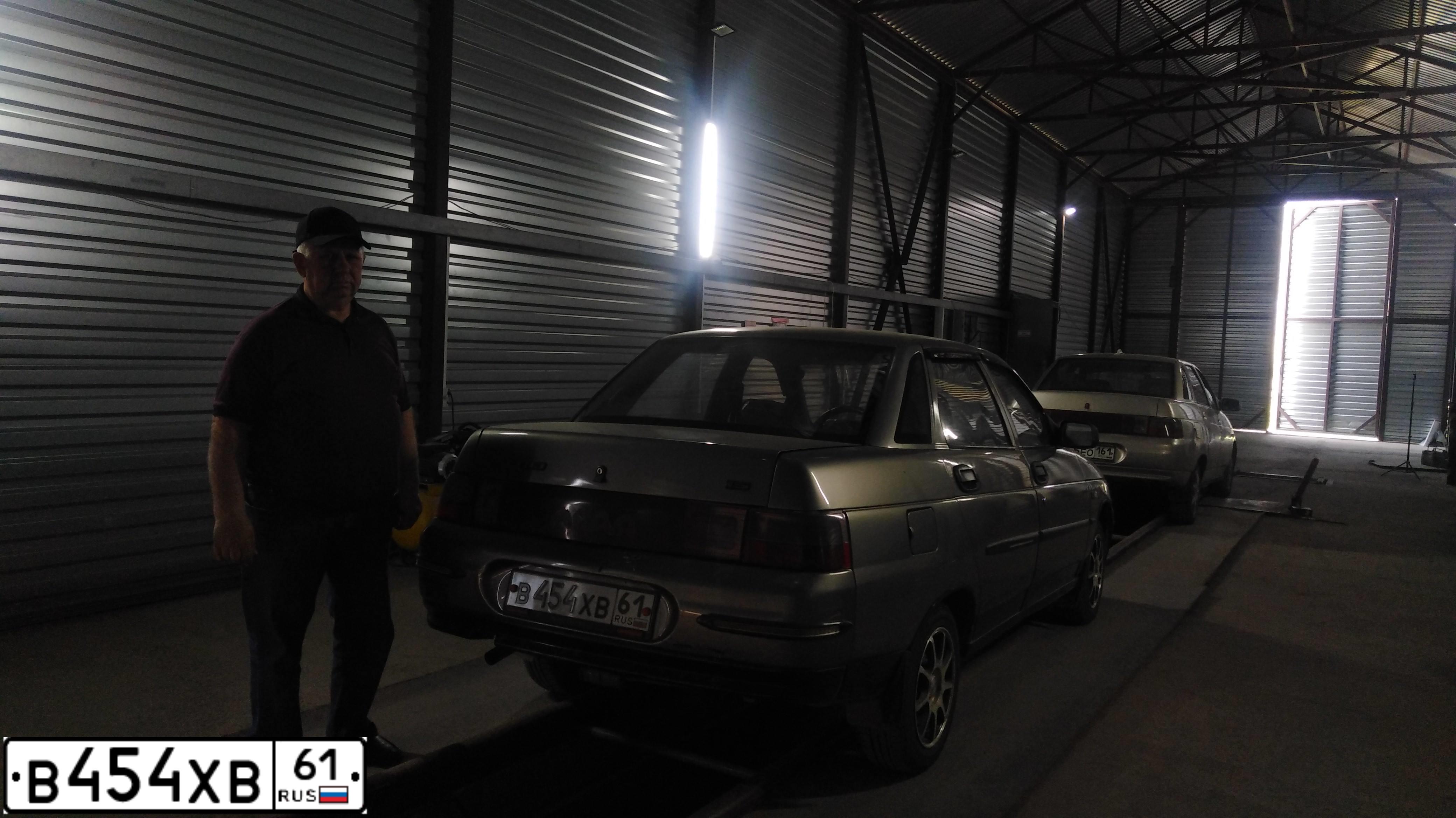 Фото автомобиля LADA 2110, 1999 — госномер В454ХВ61. Цвет: СЕРЕБР.СЕРО-ЗЕЛЕНЫЙ