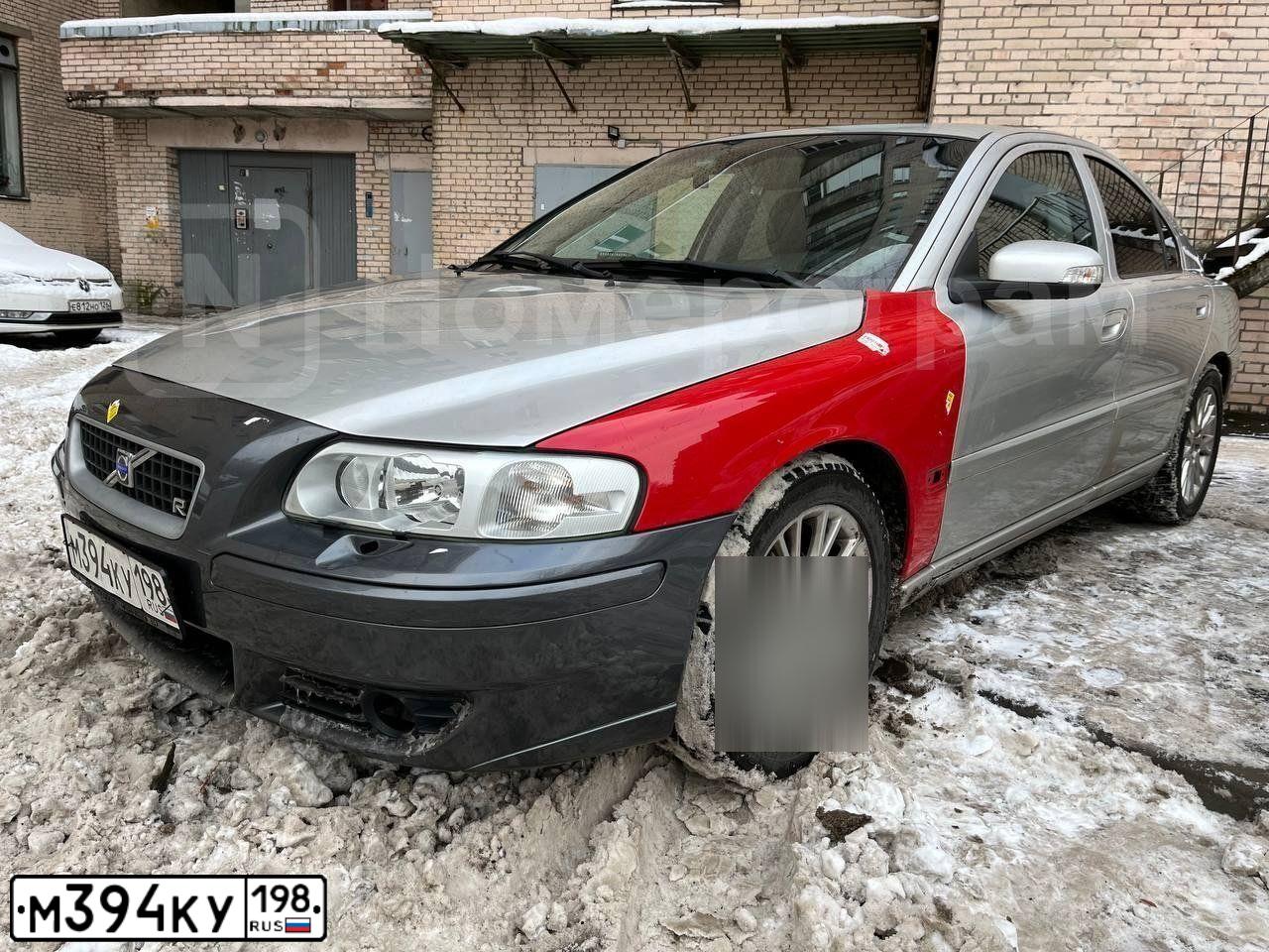 Фото автомобиля VOLVO S60, 2007 — госномер М394КУ198. Цвет: Серебристый