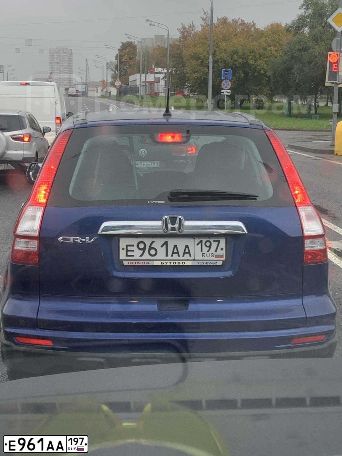 Фото автомобиля HONDA CR-V, 2010 — госномер Е961АА197. Цвет: СИНИЙ
