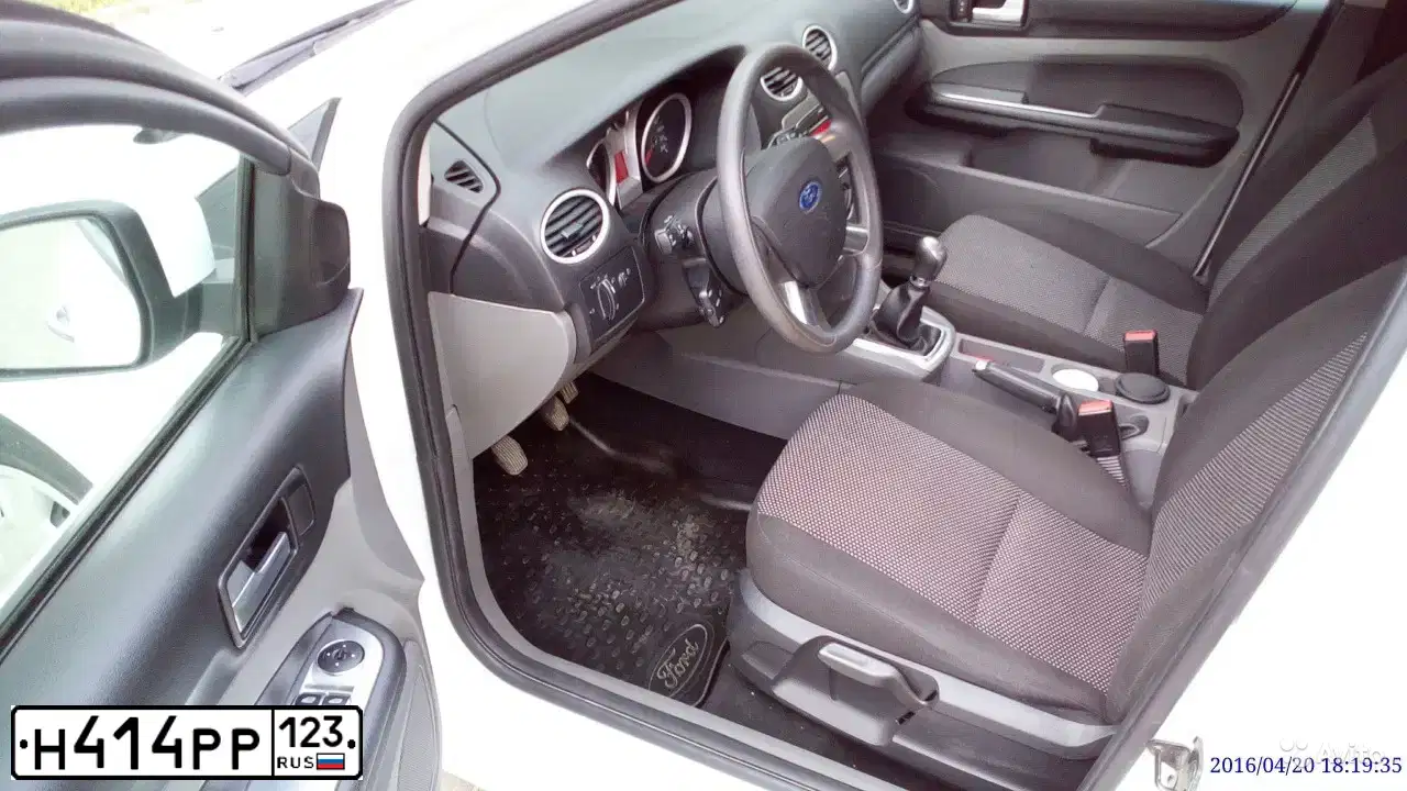 Фото автомобиля FORD FOCUS, 2010 — госномер Н414РР123. Цвет: Белый