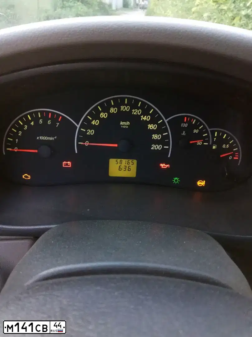 Фото автомобиля LADA 1118 KALINA, 2011 — госномер Х705ВТ37. Цвет: Темно-серый металлик