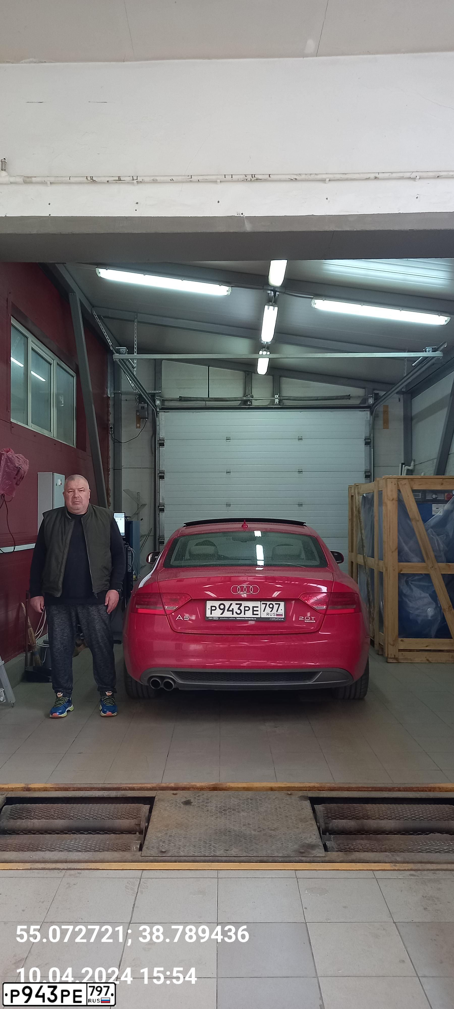 Фото автомобиля AUDI A5, 2009 — госномер М641СУ67. Цвет: Красный