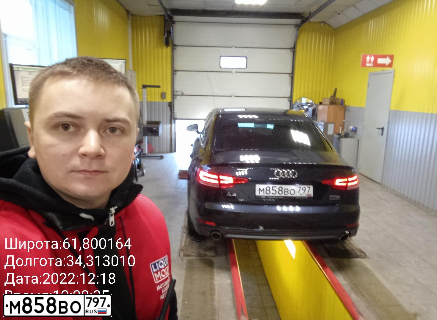 Фото автомобиля AUDI A4, 2016 — госномер Н242ЕН10. Цвет: ЧЕРНО-СИНИЙ