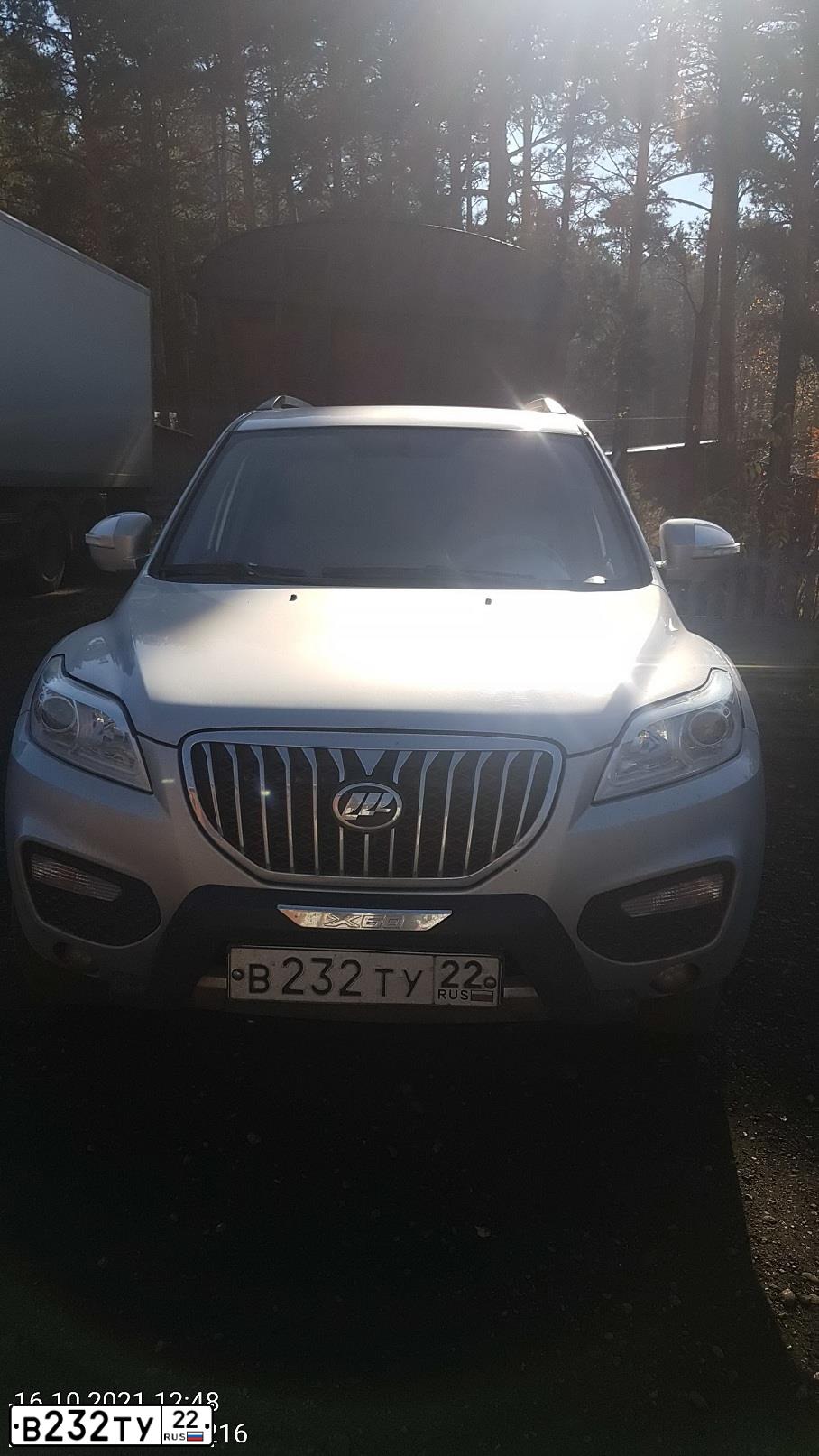 Фото автомобиля LIFAN X60, 2016 — госномер В232ТУ22. Цвет: СЕРЕБРО