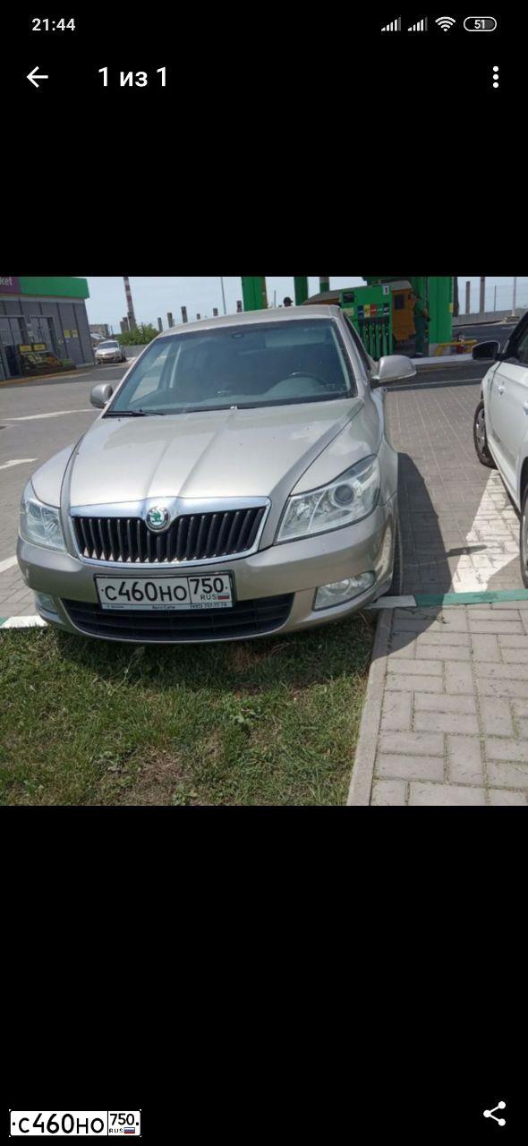 Фото автомобиля SKODA OCTAVIA, 2012 — госномер Р005ТЕ190. Цвет: СЕРЫЙ